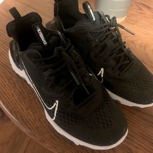 Men’s Nike react shoes US 8. Brand new